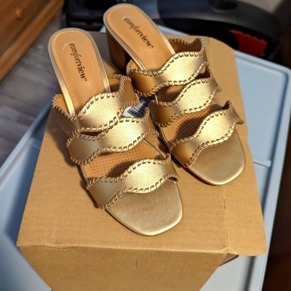 𝅺COMFORTVIEW Gold Mules